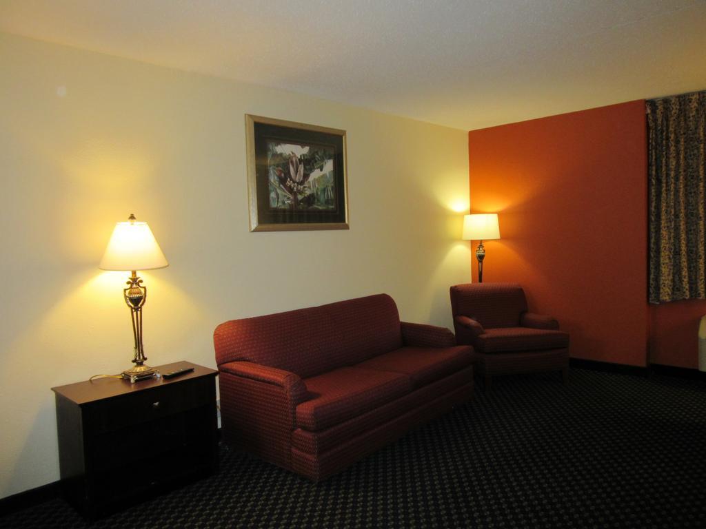 Atrium Hotel & Conference Center Hutchinson Buitenkant foto