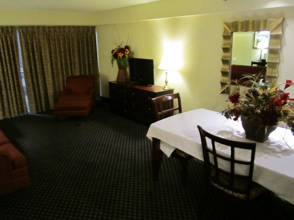 Atrium Hotel & Conference Center Hutchinson Kamer foto